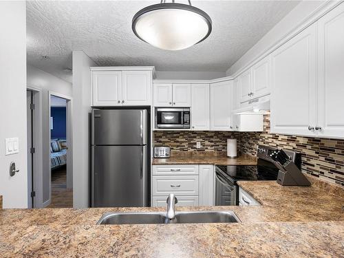 2-8 White St, Ladysmith, BC - Indoor Photo Showing Kitchen With Double Sink With Upgraded Kitchen