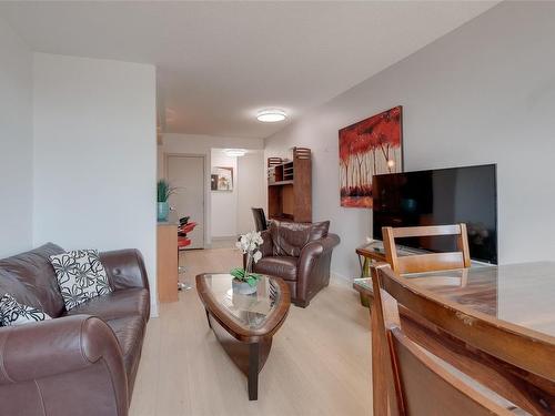 311-760 Johnson St, Victoria, BC - Indoor Photo Showing Living Room