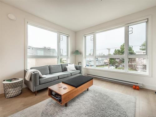 301-317 Burnside Rd East, Victoria, BC - Indoor Photo Showing Living Room