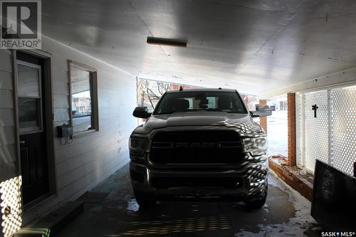 403 1St Street W, Shaunavon, SK - Indoor Photo Showing Garage