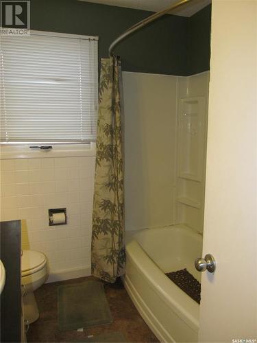 403 1St Street W, Shaunavon, SK - Indoor Photo Showing Bathroom