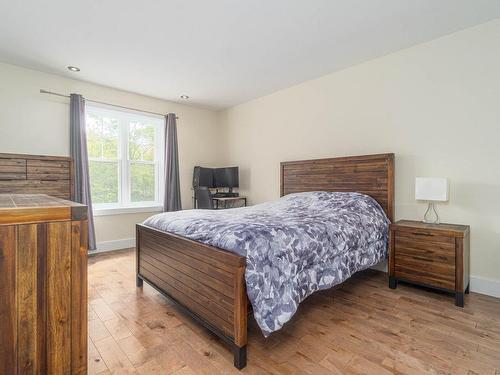 Master bedroom - 23 Rue Dagenais, Saint-Hippolyte, QC - Indoor Photo Showing Bedroom