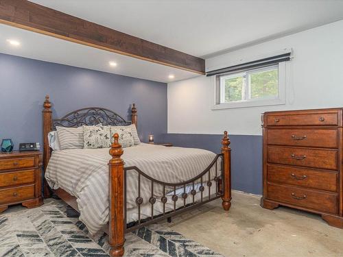 Family room - 23 Rue Dagenais, Saint-Hippolyte, QC - Indoor Photo Showing Bedroom