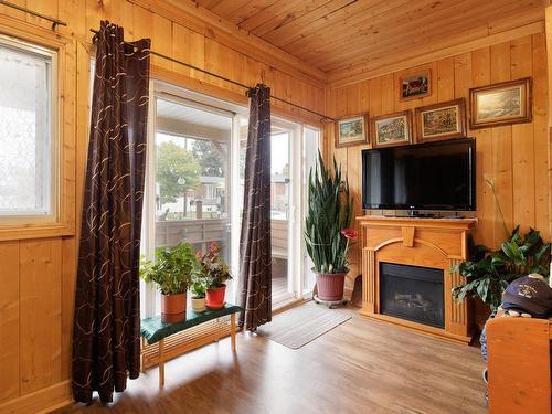 Salle familiale - 735 7E Avenue, Montréal (Lachine), QC - Indoor Photo Showing Living Room With Fireplace