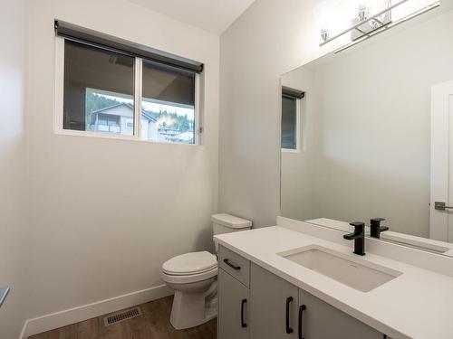 123-1901 Qu'Appelle Blvd, Kamloops, BC - Indoor Photo Showing Bathroom