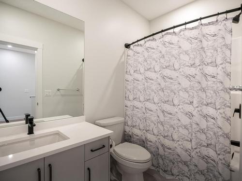 123-1901 Qu'Appelle Blvd, Kamloops, BC - Indoor Photo Showing Bathroom