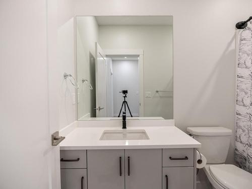 123-1901 Qu'Appelle Blvd, Kamloops, BC - Indoor Photo Showing Bathroom