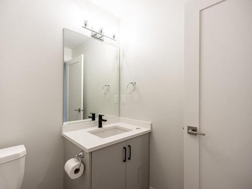 123-1901 Qu'Appelle Blvd, Kamloops, BC - Indoor Photo Showing Bathroom