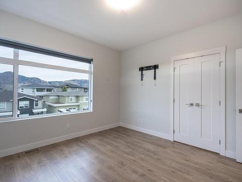 123-1901 Qu'Appelle Blvd, Kamloops, BC - Indoor Photo Showing Other Room