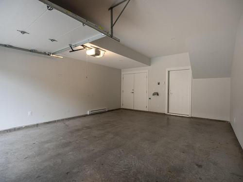 123-1901 Qu'Appelle Blvd, Kamloops, BC - Indoor Photo Showing Garage