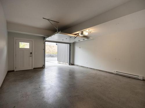 123-1901 Qu'Appelle Blvd, Kamloops, BC - Indoor Photo Showing Garage