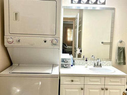 1-1876 Tranquille Rd, Kamloops, BC - Indoor Photo Showing Laundry Room