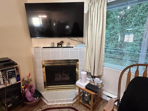 1-1876 Tranquille Rd, Kamloops, BC - Indoor Photo Showing Living Room With Fireplace