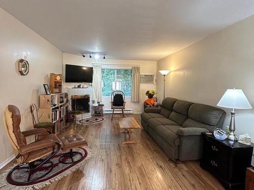 1-1876 Tranquille Rd, Kamloops, BC - Indoor Photo Showing Living Room With Fireplace