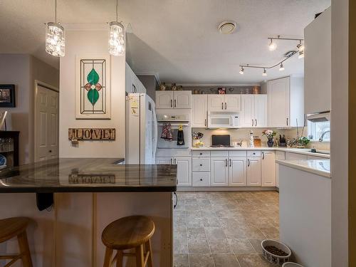 2579 Tupela Drive, Kamloops, BC - Indoor Photo Showing Kitchen