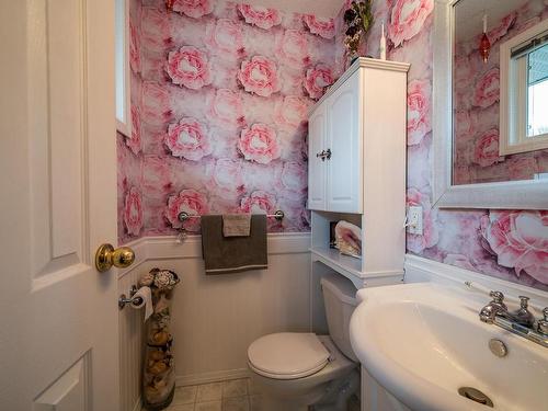 2579 Tupela Drive, Kamloops, BC - Indoor Photo Showing Bathroom