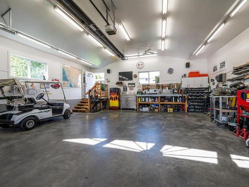 2579 Tupela Drive, Kamloops, BC - Indoor Photo Showing Garage