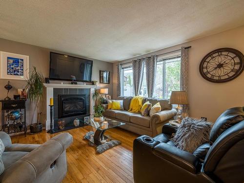 2579 Tupela Drive, Kamloops, BC - Indoor Photo Showing Living Room With Fireplace