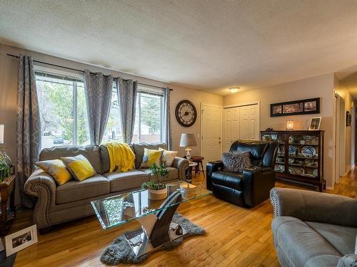 2579 Tupela Drive, Kamloops, BC - Indoor Photo Showing Living Room