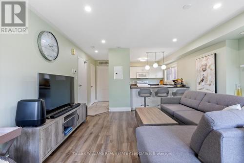 23 - 19 Hays Boulevard, Oakville, ON - Indoor Photo Showing Living Room