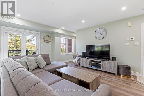 23 - 19 Hays Boulevard, Oakville, ON - Indoor Photo Showing Living Room