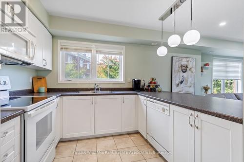 23 - 19 Hays Boulevard, Oakville, ON - Indoor Photo Showing Kitchen With Double Sink