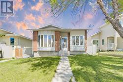 51 Sandstone Rise NW  Calgary, AB T3K 2W6