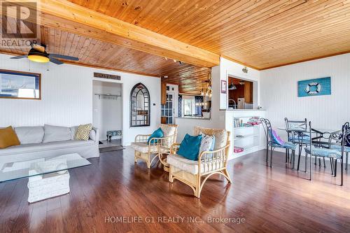 84 Pulley Road, Leamington, ON - Indoor Photo Showing Living Room