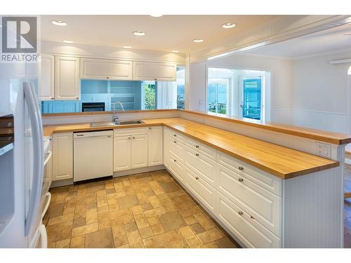 9123 & 9131 Westside Road, Vernon, BC - Indoor Photo Showing Kitchen