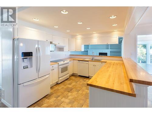 9123 & 9131 Westside Road, Vernon, BC - Indoor Photo Showing Kitchen