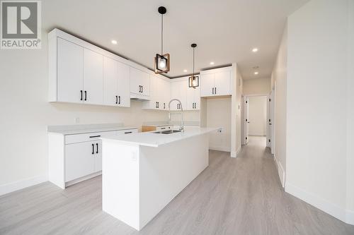 116-2648 Tranquille Rd, Kamloops, BC - Indoor Photo Showing Kitchen With Double Sink