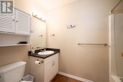 6037 Dallas Drive, Kamloops, BC - Indoor Photo Showing Bathroom