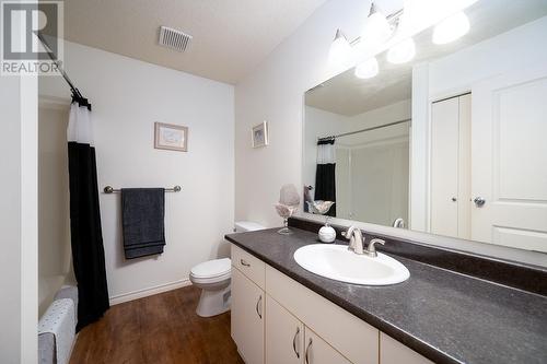 6037 Dallas Drive, Kamloops, BC - Indoor Photo Showing Bathroom