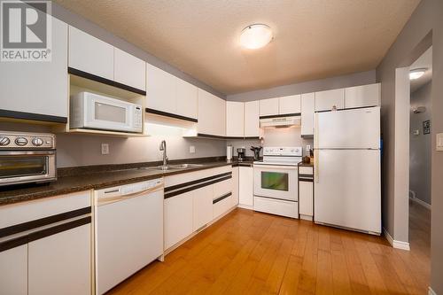 6037 Dallas Drive, Kamloops, BC - Indoor Photo Showing Kitchen With Double Sink