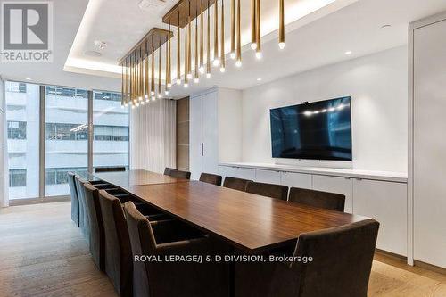 903 - 188 Cumberland Street, Toronto, ON - Indoor Photo Showing Dining Room