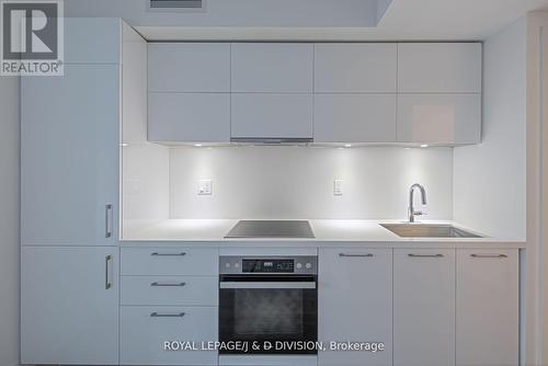 903 - 188 Cumberland Street, Toronto, ON - Indoor Photo Showing Kitchen