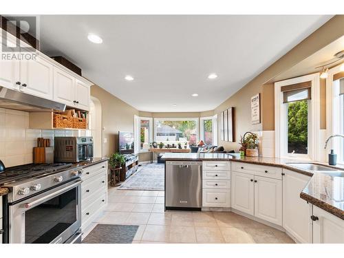 4222 Gallaghers Crescent, Kelowna, BC - Indoor Photo Showing Kitchen With Upgraded Kitchen