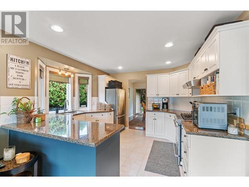 4222 Gallaghers Crescent, Kelowna, BC - Indoor Photo Showing Kitchen