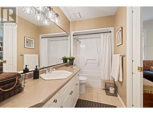 4222 Gallaghers Crescent, Kelowna, BC - Indoor Photo Showing Bathroom