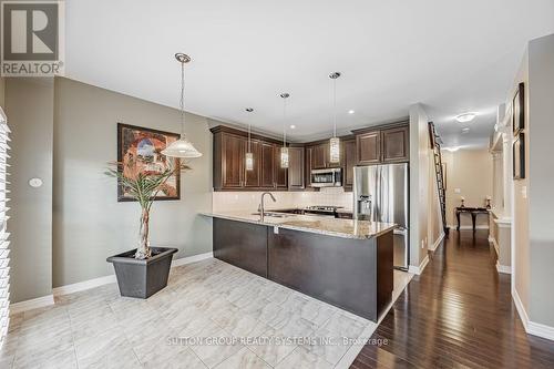 1674 Badgley Drive, Oshawa, ON - Indoor Photo Showing Kitchen With Upgraded Kitchen