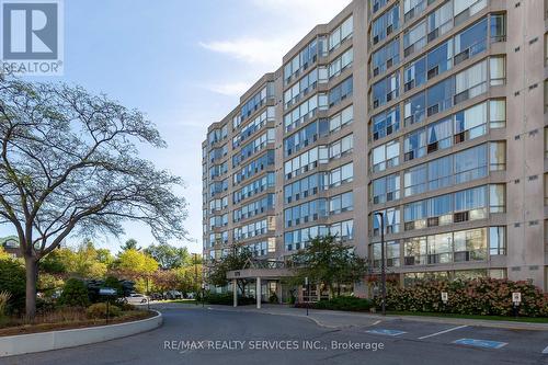 104 - 175 Cedar Avenue N, Richmond Hill, ON - Outdoor With Facade