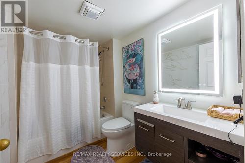 104 - 175 Cedar Avenue N, Richmond Hill, ON - Indoor Photo Showing Bathroom