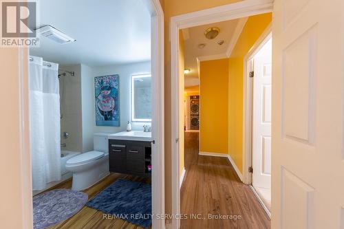 104 - 175 Cedar Avenue N, Richmond Hill, ON - Indoor Photo Showing Bathroom