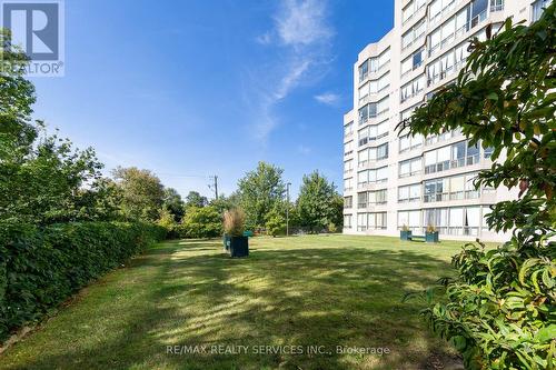 104 - 175 Cedar Avenue N, Richmond Hill, ON - Outdoor