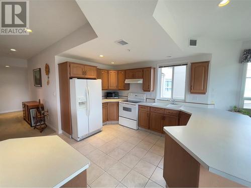 7801 Spartan Drive Unit# 215, Osoyoos, BC - Indoor Photo Showing Kitchen