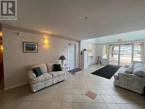 7801 Spartan Drive Unit# 215, Osoyoos, BC - Indoor Photo Showing Living Room