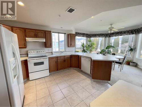 7801 Spartan Drive Unit# 215, Osoyoos, BC - Indoor Photo Showing Kitchen