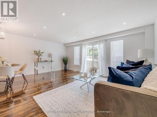 90 Donnenwerth Drive, Kitchener, ON - Indoor Photo Showing Living Room