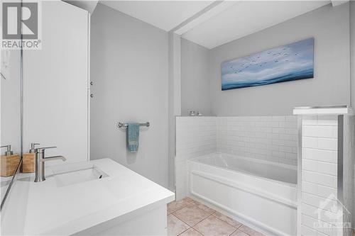 192 Holland Avenue, Ottawa, ON - Indoor Photo Showing Bathroom