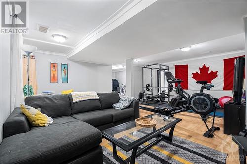 192 Holland Avenue, Ottawa, ON - Indoor Photo Showing Living Room